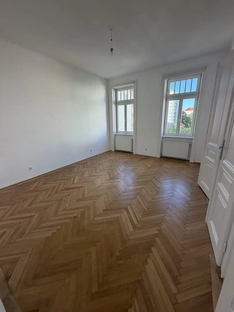 Living in the Nineteenth Bright old building apartment shines in new splendor