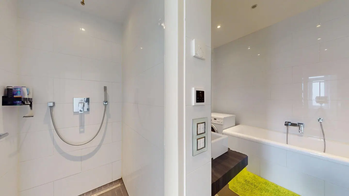 4th Floor - Well Maintained Period Apartment - Air Conditioning &amp; Open Kitchen