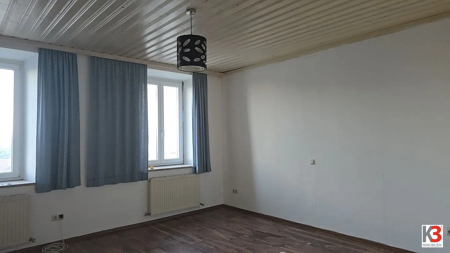 K3 - Spacious villa with 2 residential units, garden &amp; garage in Taiskirchen – Top location!