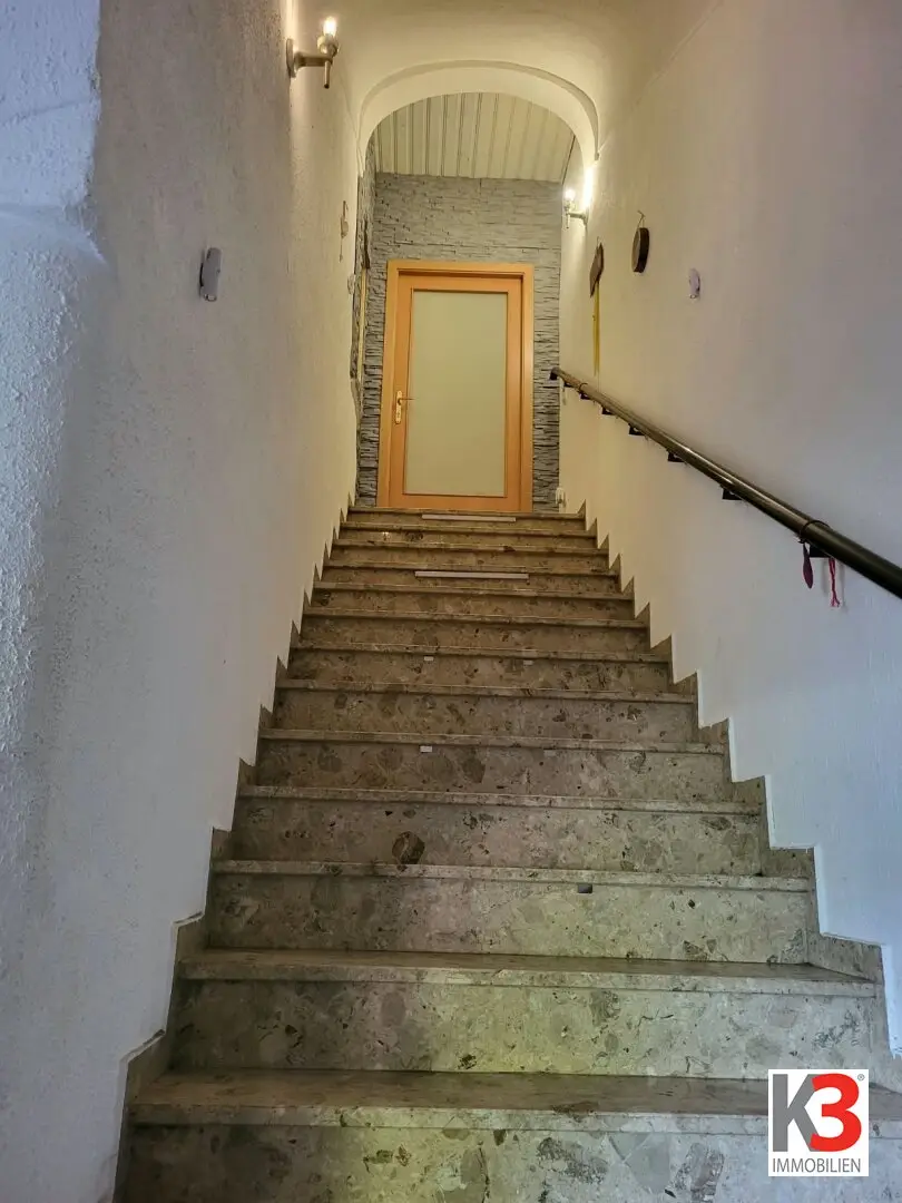 K3 - Spacious villa with 2 residential units, garden &amp; garage in Taiskirchen – Top location!