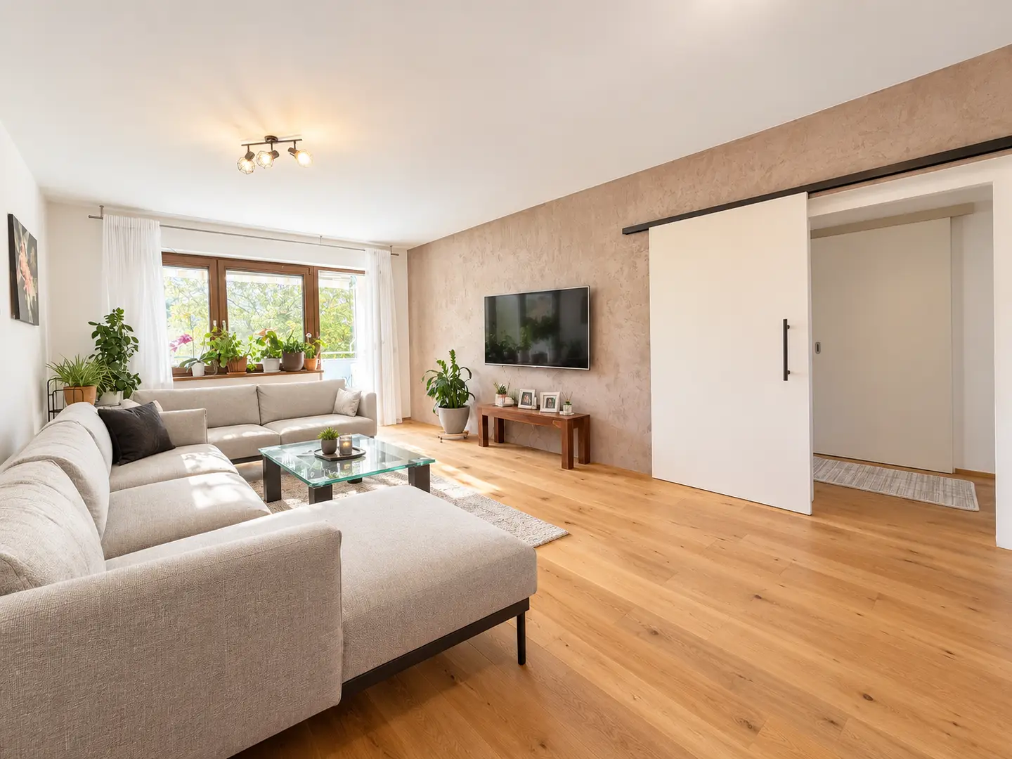 Well maintained apartment near the state capital with balcony and parking space