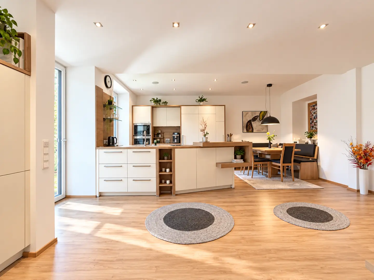 Newly renovated and partly furnished apartment with loggia