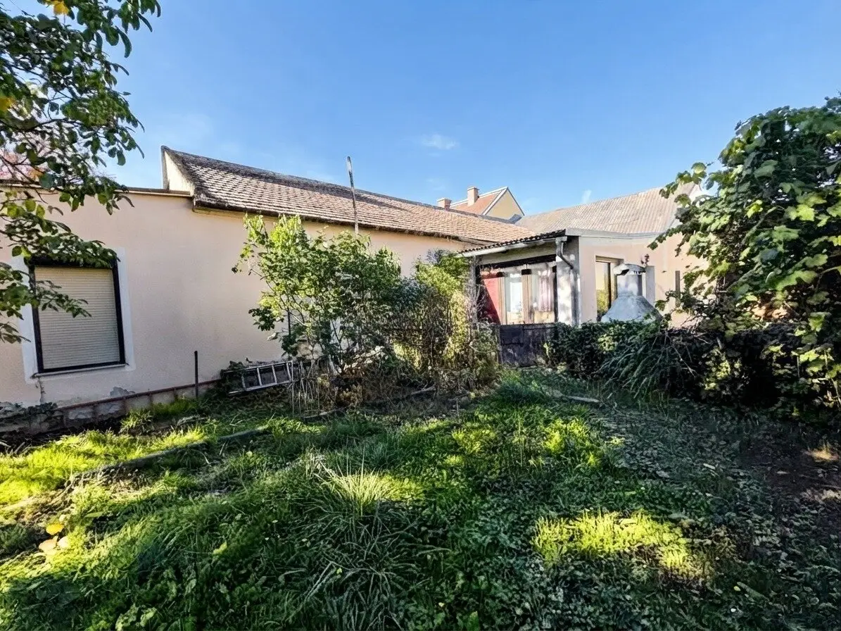 Schnäppchen: Sanierungsbedürftiges Haus mit Grundstück