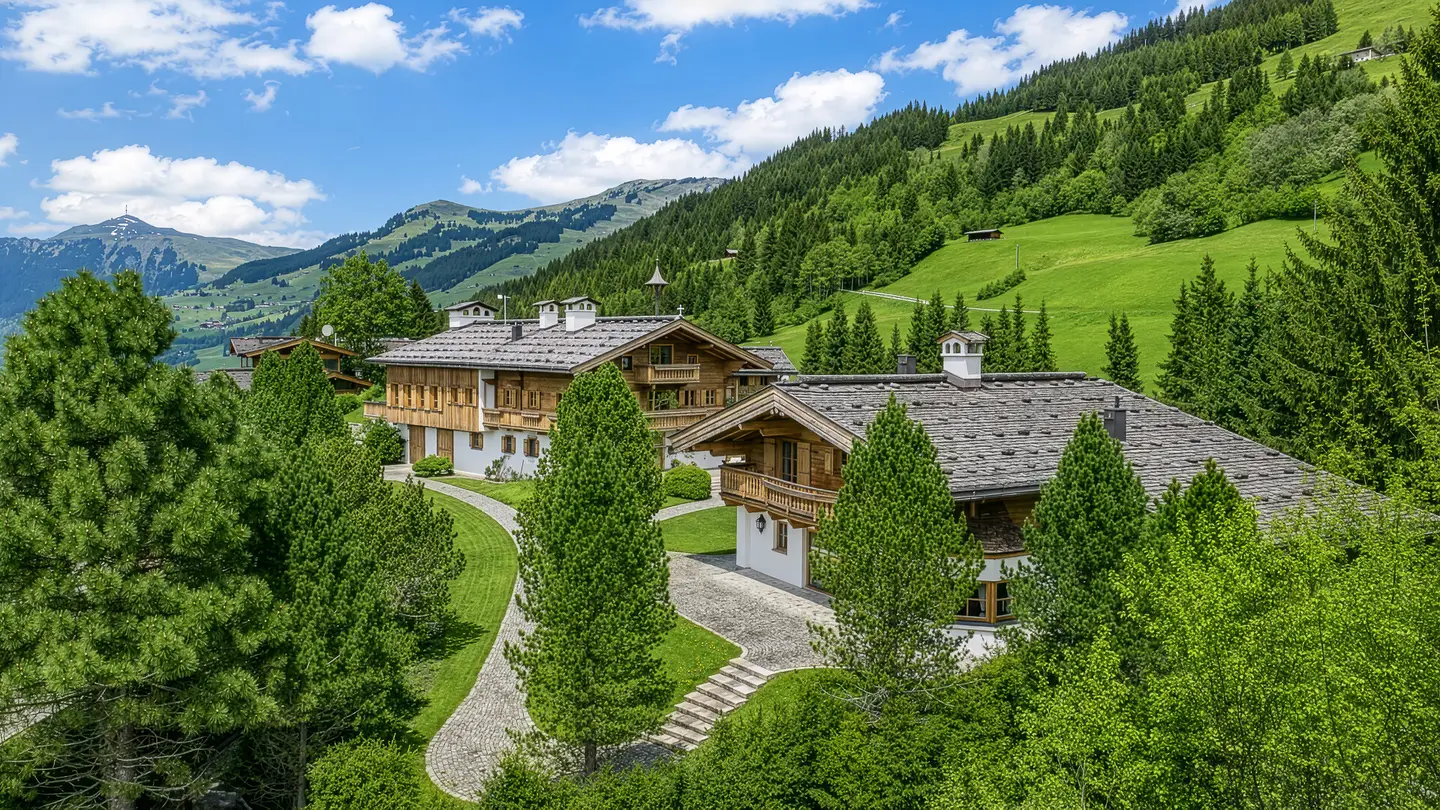 Hochwertige Wohnung mit Panoramablick und Garten