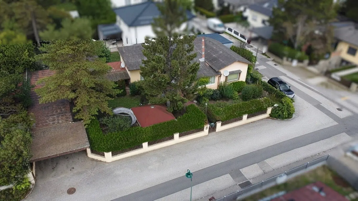 Einfamilienhaus mit kleinem Garten, Garage & Nebengebäude in ruhiger Lage
