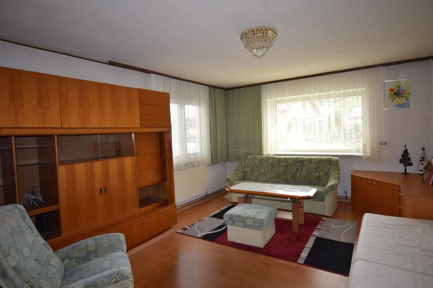 Einfamilienhaus mit kleinem Garten, Garage &amp; Nebengebäude in ruhiger Lage