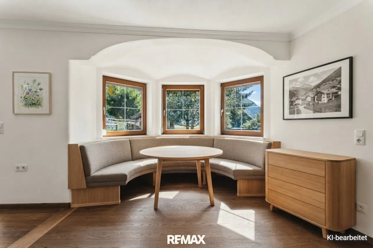 Gepflegte Doppelhaushälfte mit Terrasse, Balkon und zwei Kachelöfen