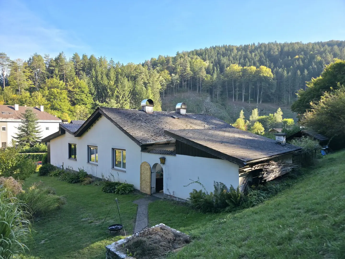 Großzügiges Einfamilienhaus mit großem Garten und Teich!