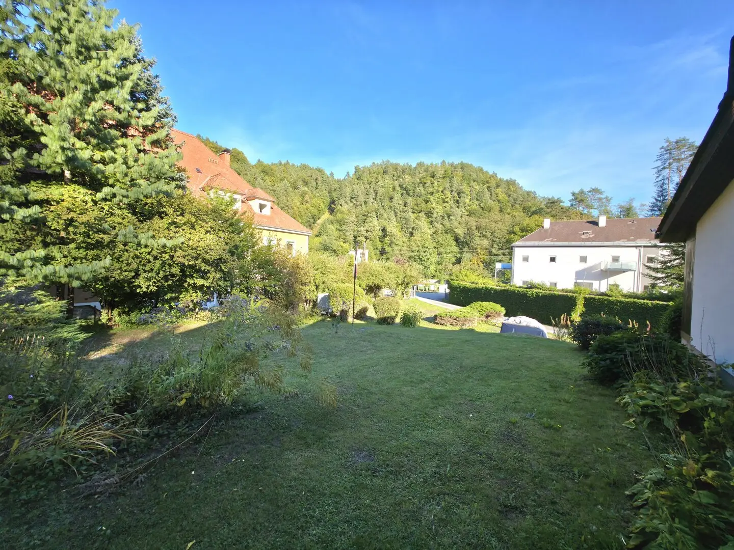 Großzügiges Einfamilienhaus mit großem Garten und Teich!