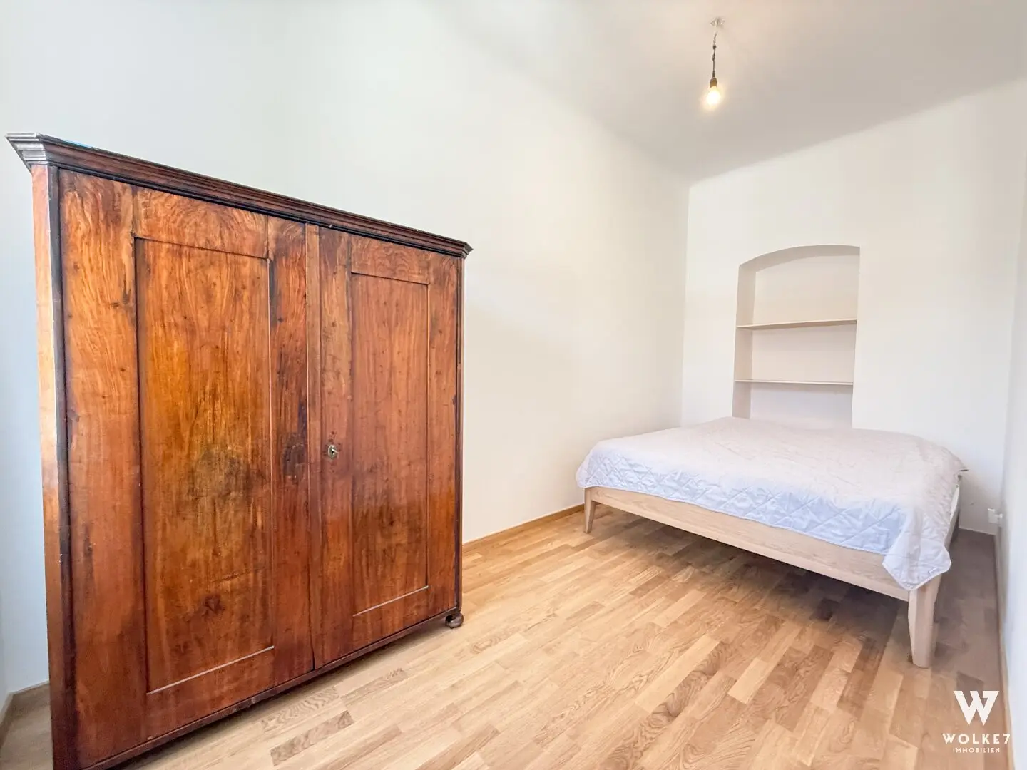 High-quality renovated 2-room period apartment | Central &amp; with elevator