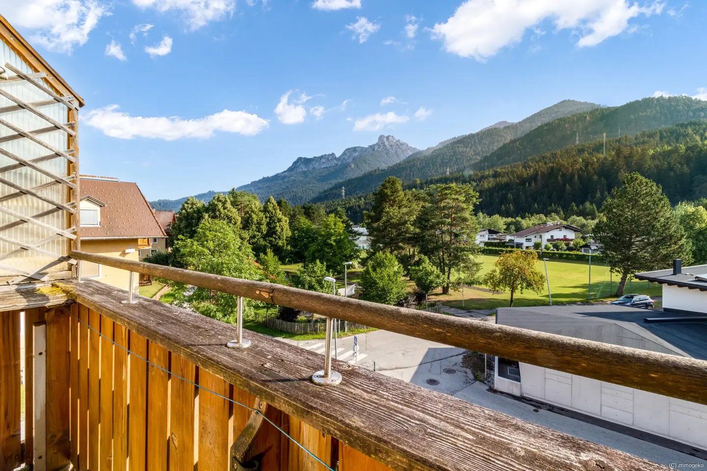 Modernisierte Dachgeschosswohnung mit Bergblick