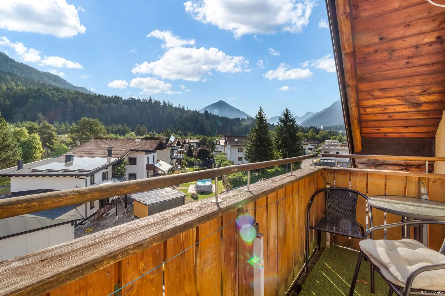 Modernisierte Dachgeschosswohnung mit Bergblick