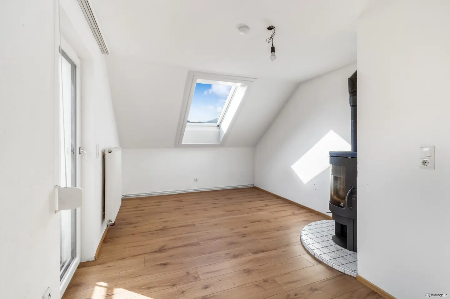 Modernisierte Dachgeschosswohnung mit Bergblick