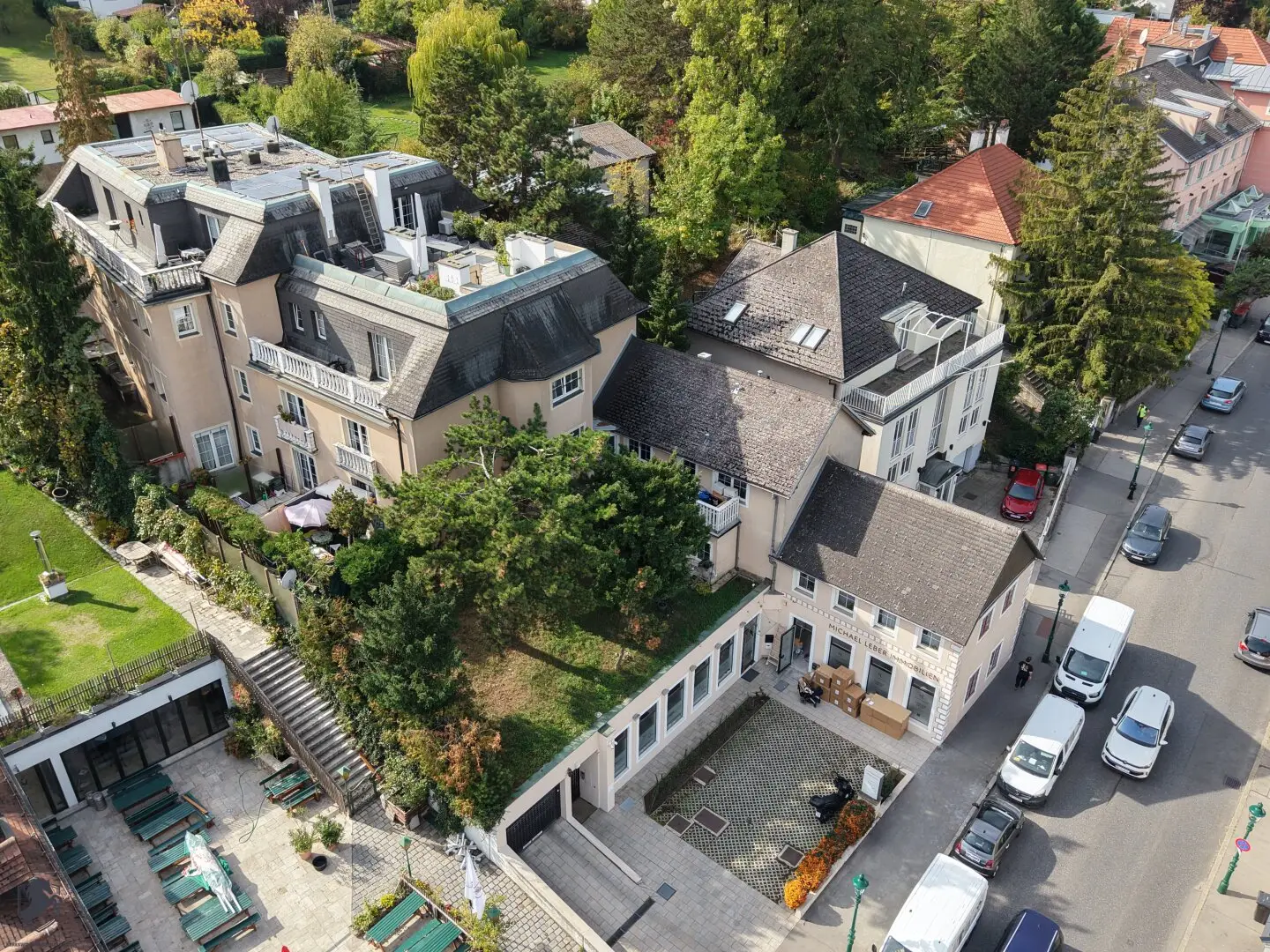 Außergewöhnliche Investmentliegenschaft in Neustift am Walde – ehemalige Pension mit ca. 300 m² großer Wohnung &amp; Indoorpool