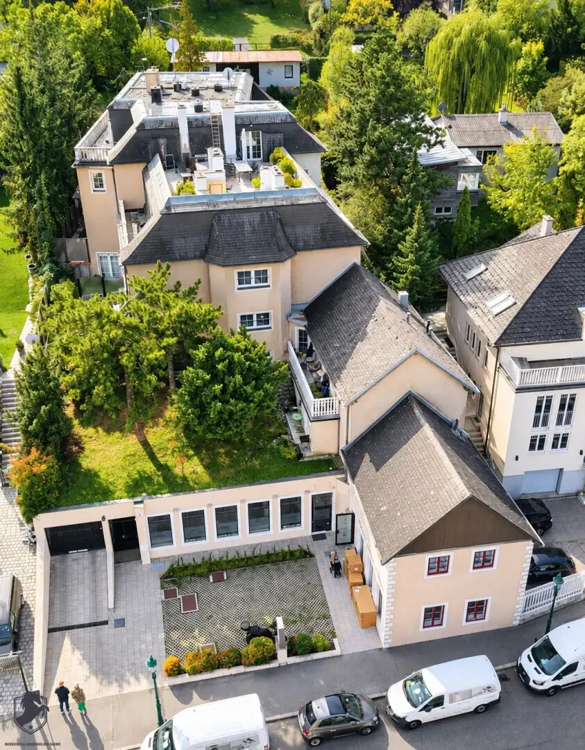 Außergewöhnliche Investmentliegenschaft in Neustift am Walde – ehemalige Pension mit ca. 300 m² großer Wohnung &amp; Indoorpool