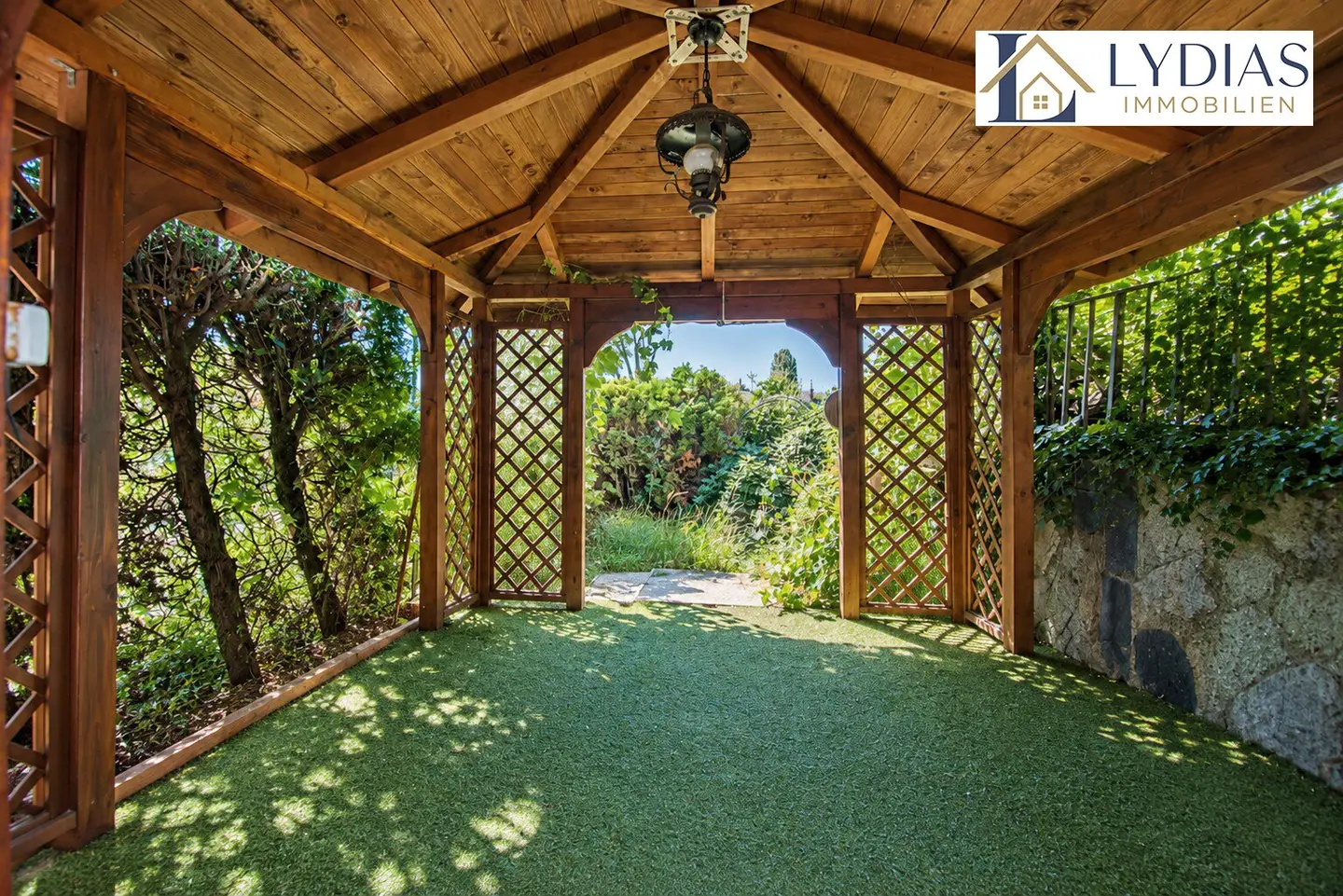 Gemütliches Einfamilienhaus - Lebensqualität mit Garten, Pool, Pavillon - Top Infrastruktur