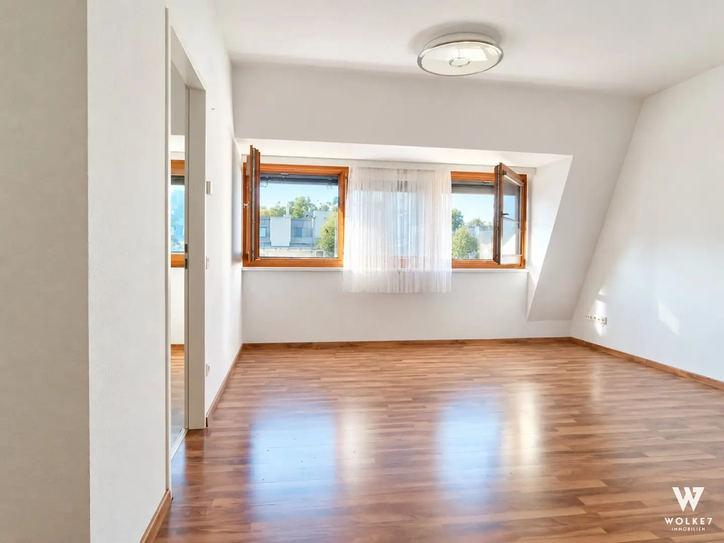 Immediately available 2-room apartment | incl. communal garden and roof terrace, sauna, fitness room and climate-controlled wine cellar