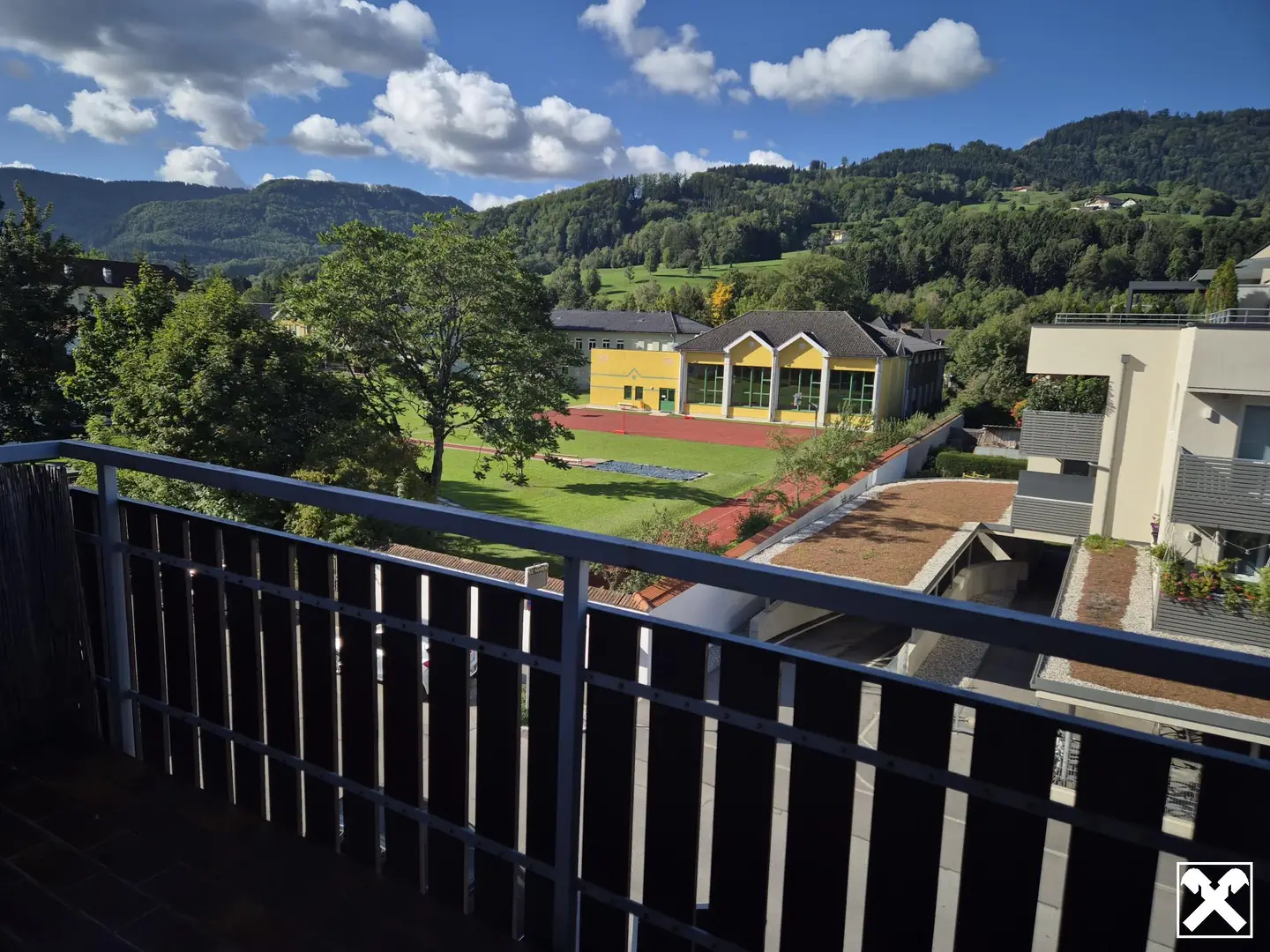 Helle Wohnung mit Balkon Loggia und Ausblick
