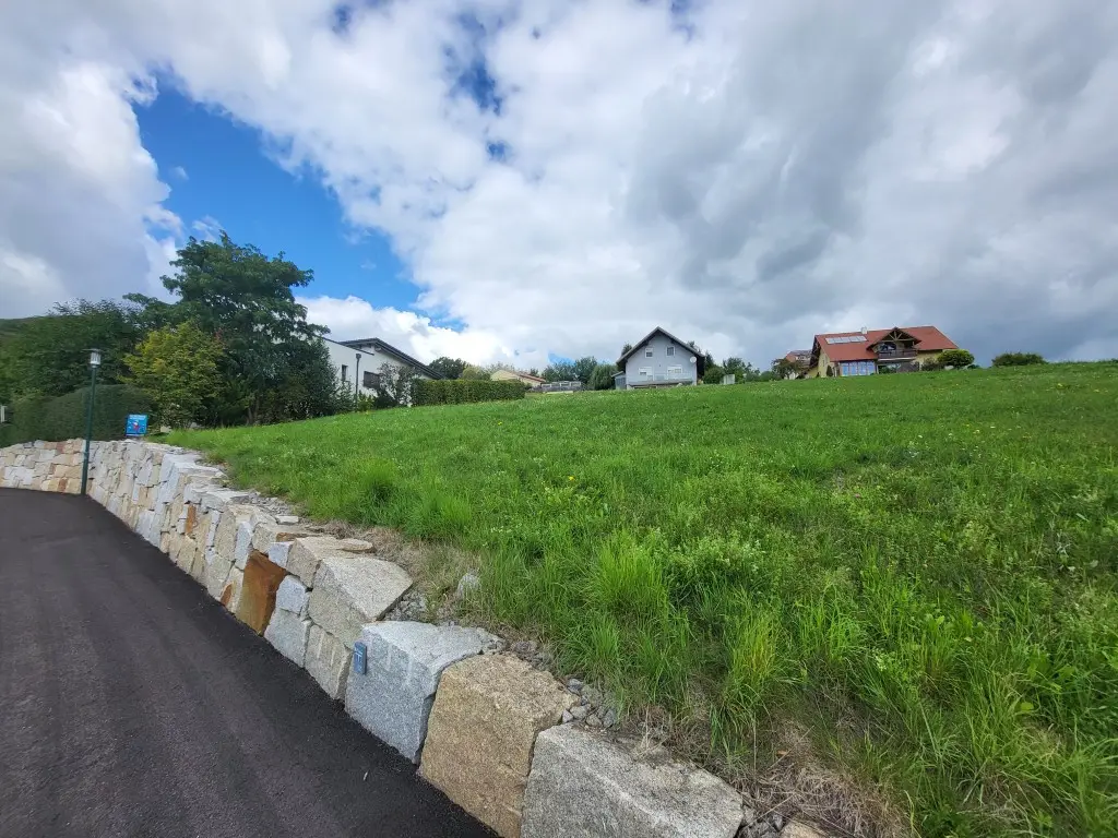 Scenic apartment without building obligation