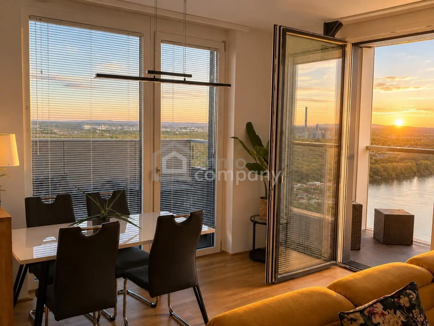MARINA TOWER – Exclusive corner apartment on the 27th floor with the best panoramic view