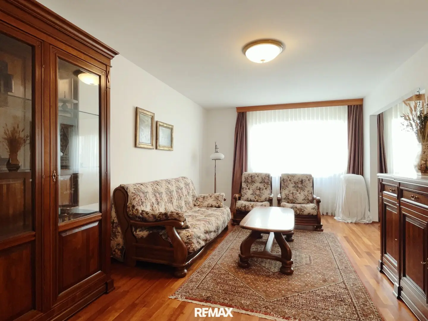 Stylishly furnished apartment with 2 car parking spaces in Döbling