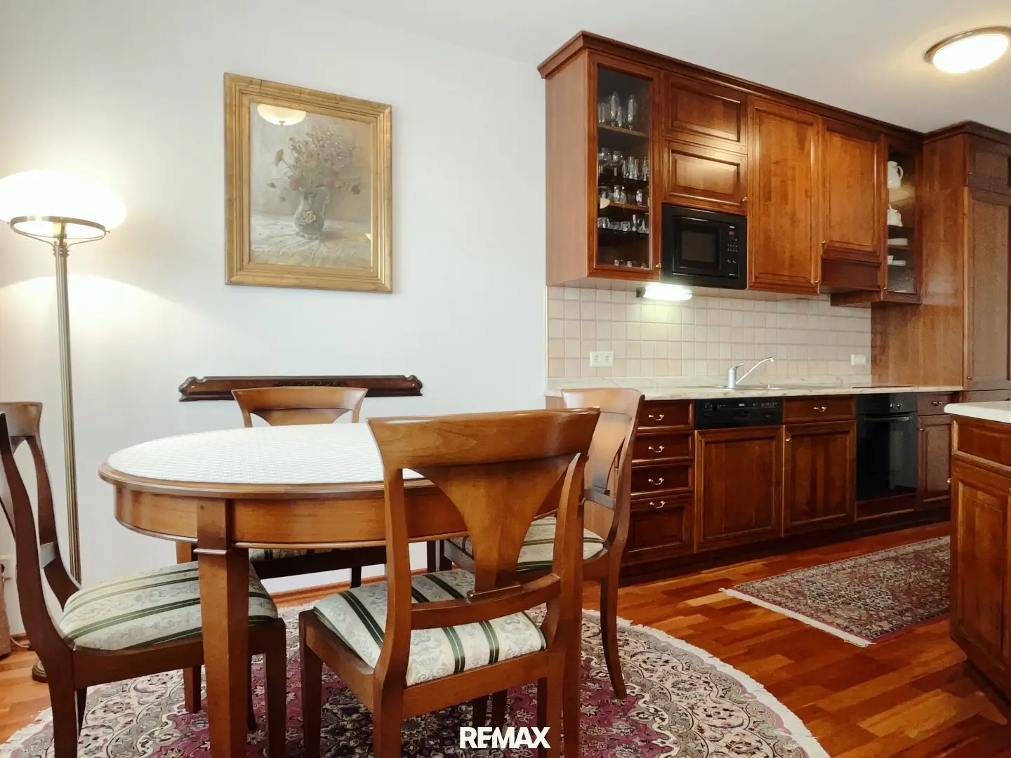 Stylishly furnished apartment with 2 car parking spaces in Döbling