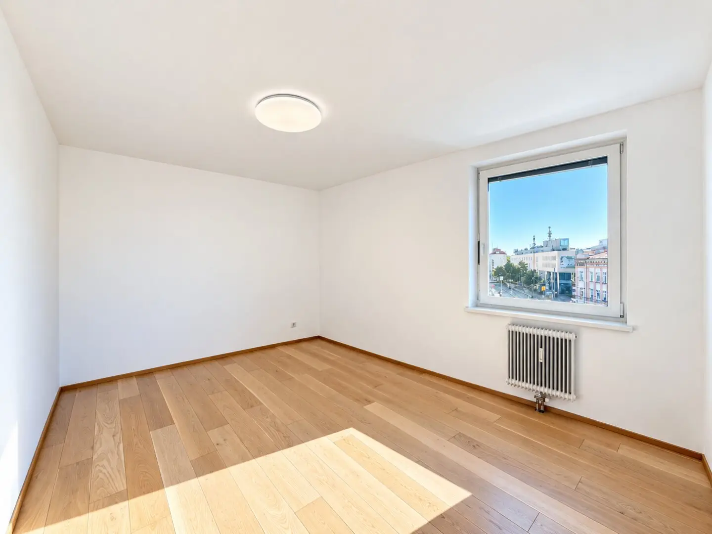 SANIERTE 5-ZIMMER-WOHNUNG | Neubau | ca. 120m² WFL | 5. Liftstock | Klimaanlage | Garagenplatz | Top-Anbindung