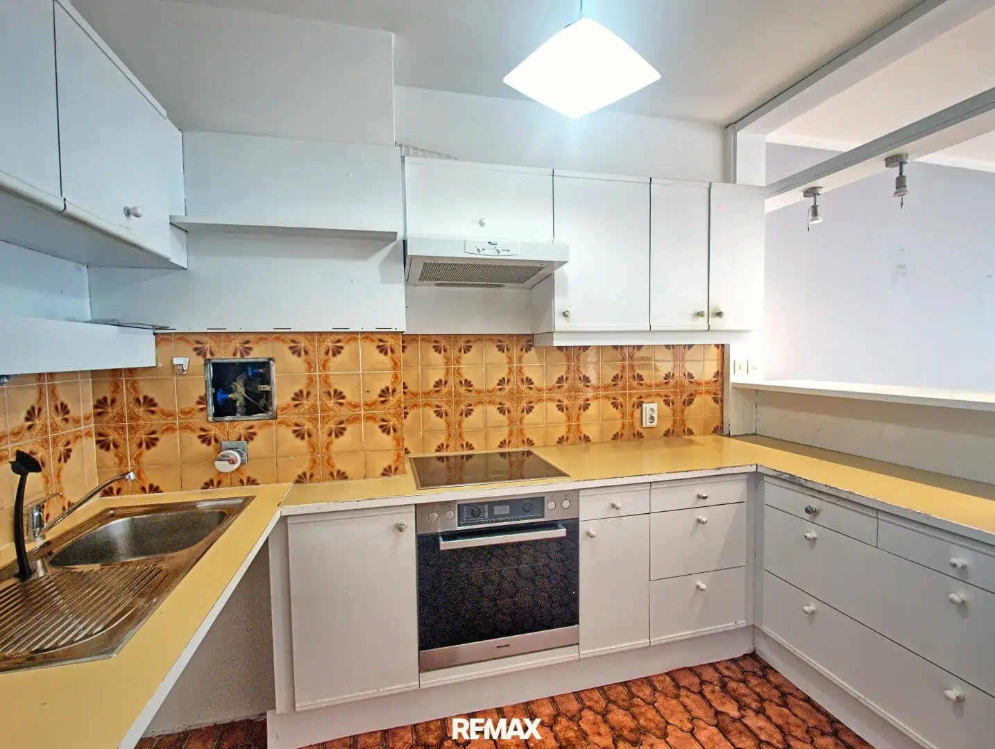 Well-maintained 2-room with west loggia