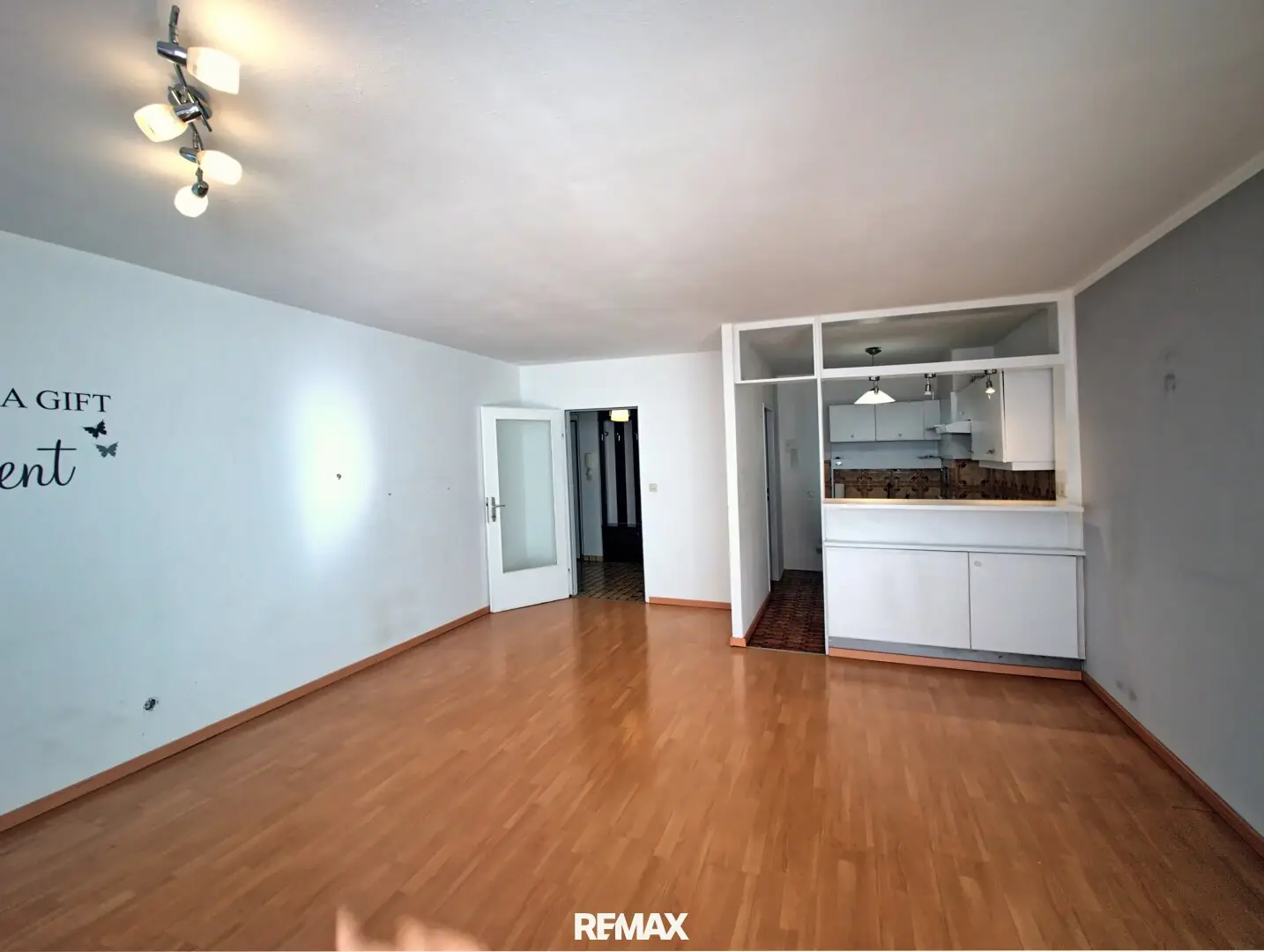 Gepflegte 2 Zimmer mit Westloggia!