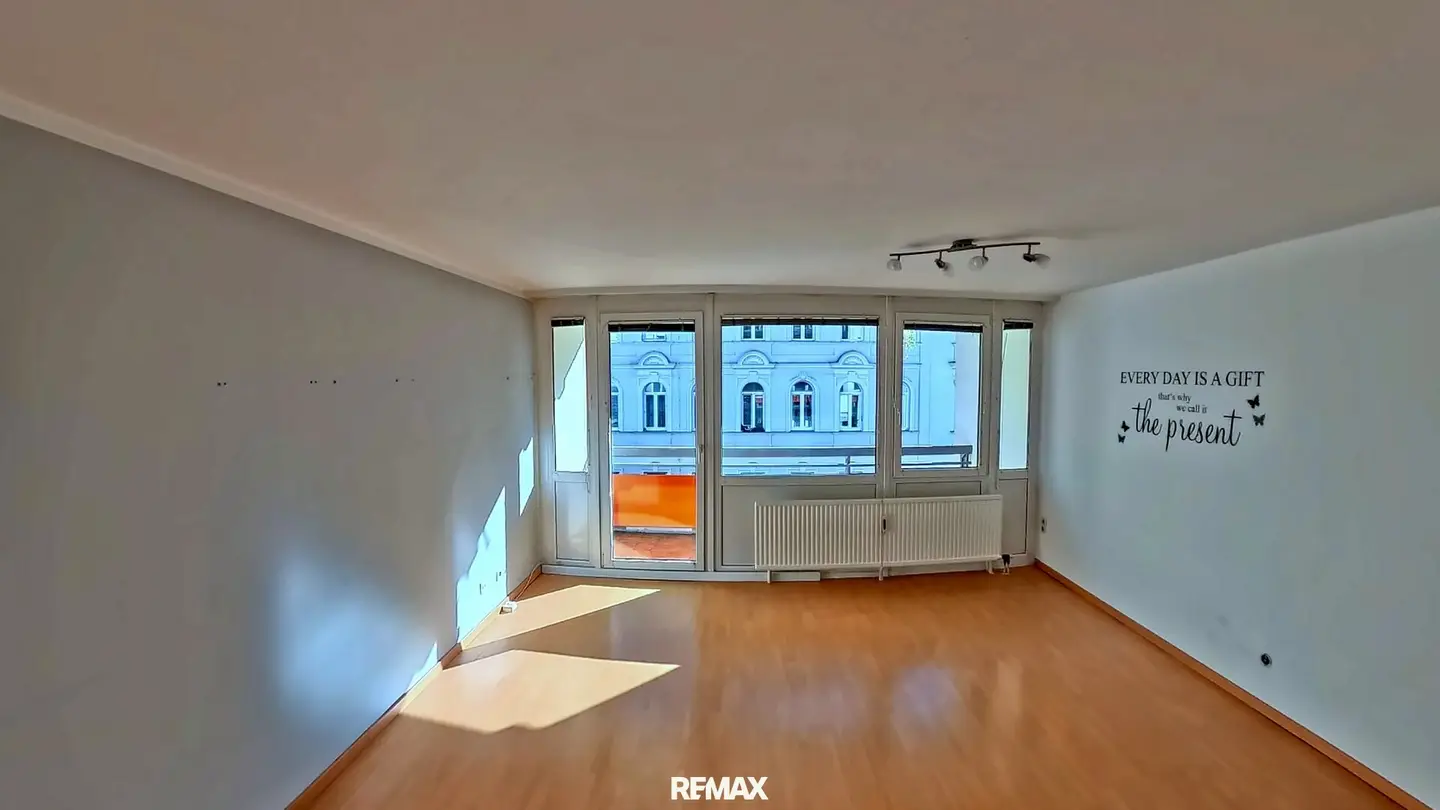 Gepflegte 2 Zimmer mit Westloggia!