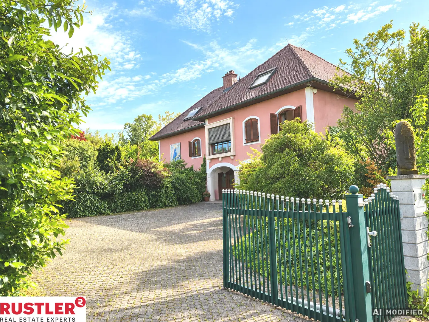 Familienwohnung auf parkähnischem Grundstück mit Wintergarten