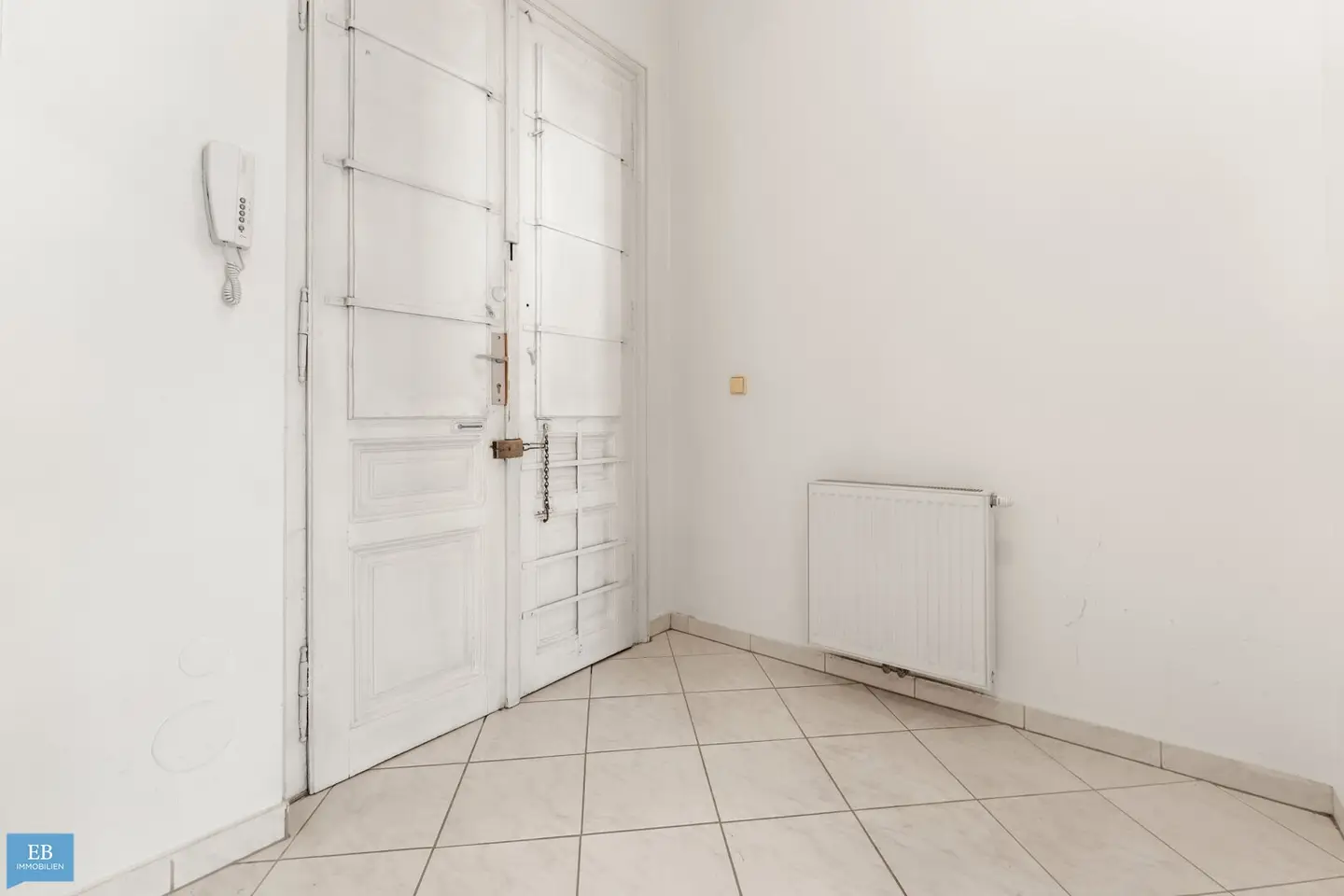 Charming 2-room period apartment with high ceilings
