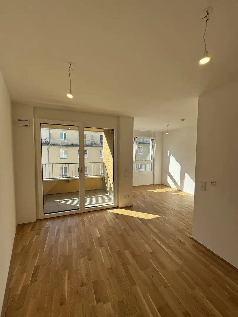 ATTIC ENTRY UNDER €270,000 | 2 ROOMS + LOGGIA | U1 KEPLERPLATZ