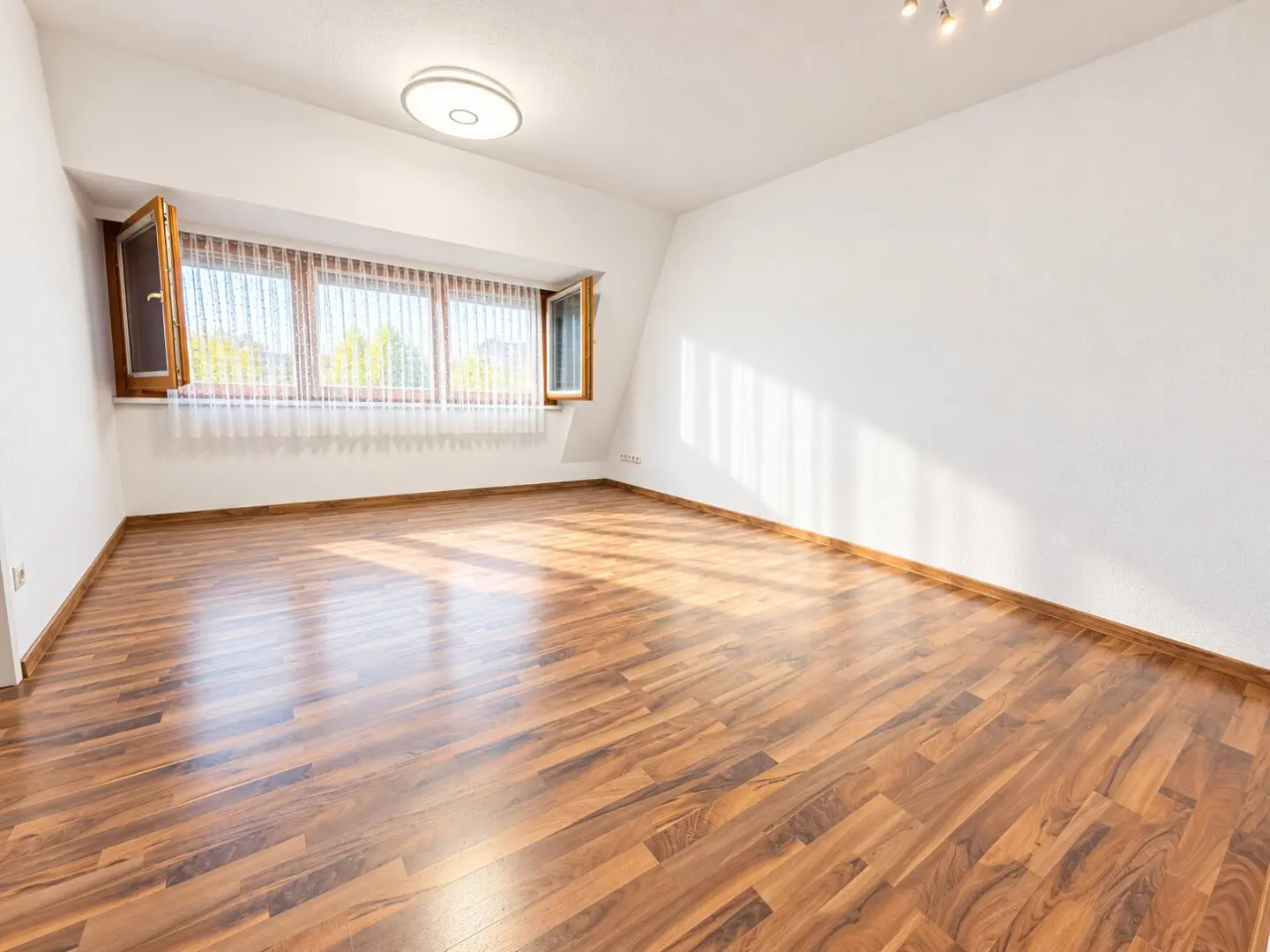 LIVING WITH EXTRAS IN DÖBLING | approx. 55 m² usable area | 2 rooms | Lift | City view | Sauna | Fitness | Wine cellar
