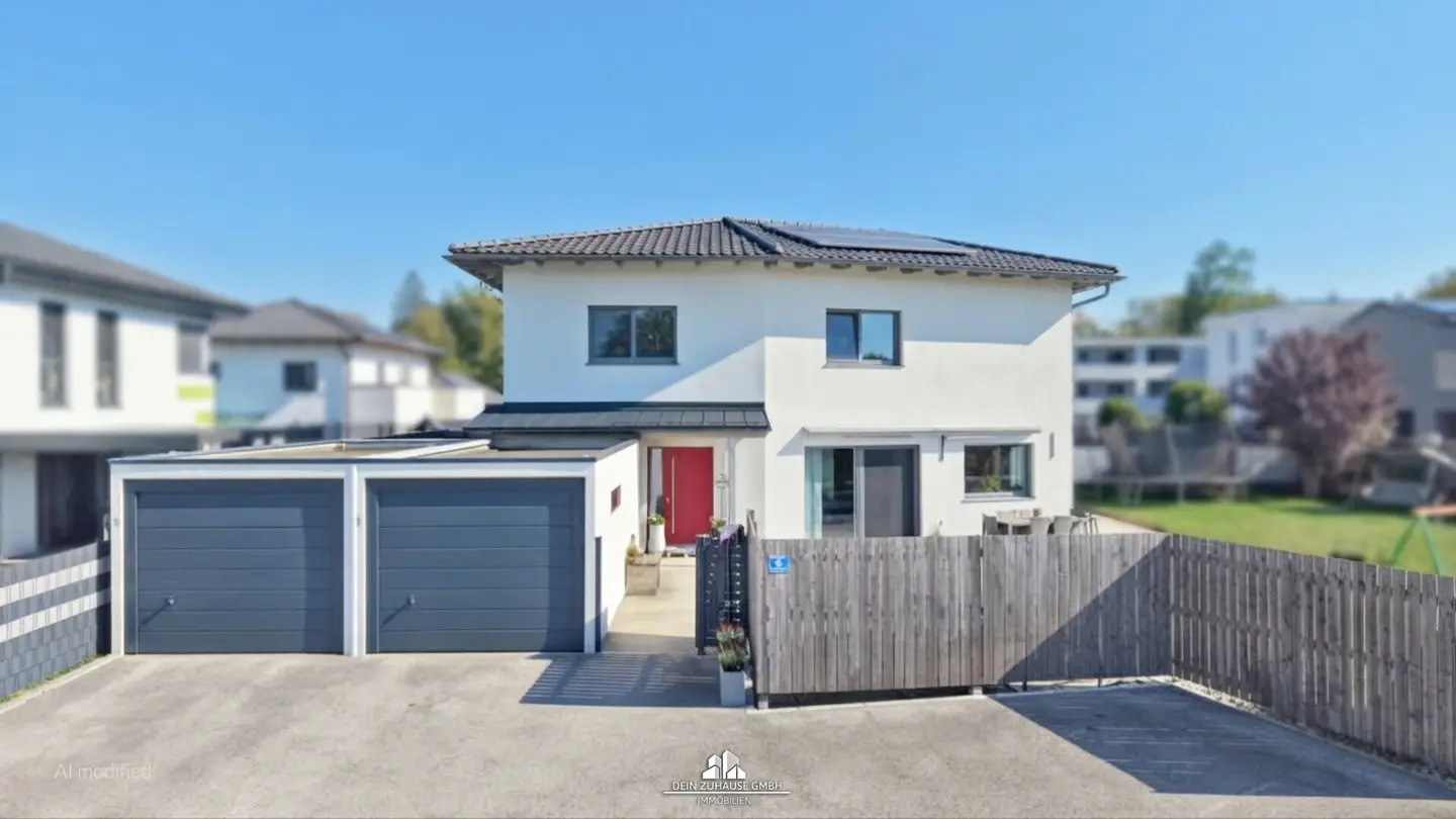 DEIN ZUHAUSE presents: Spacious home in attractive location in Timelkam