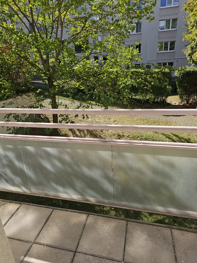 Hofseitige Balkonwohnung mit Grünblick, 5 Gehminuten zur Mariahilfer Straße, neue Küche &amp; neues Bad