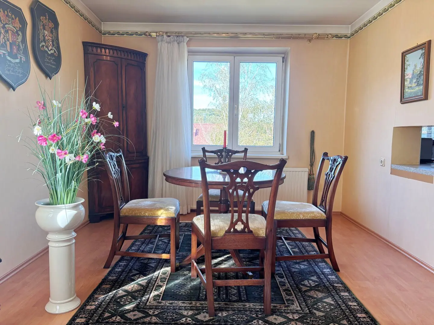 Low-energy house: Enchanting distant view – 3-room apartment with heated loggia and parking space