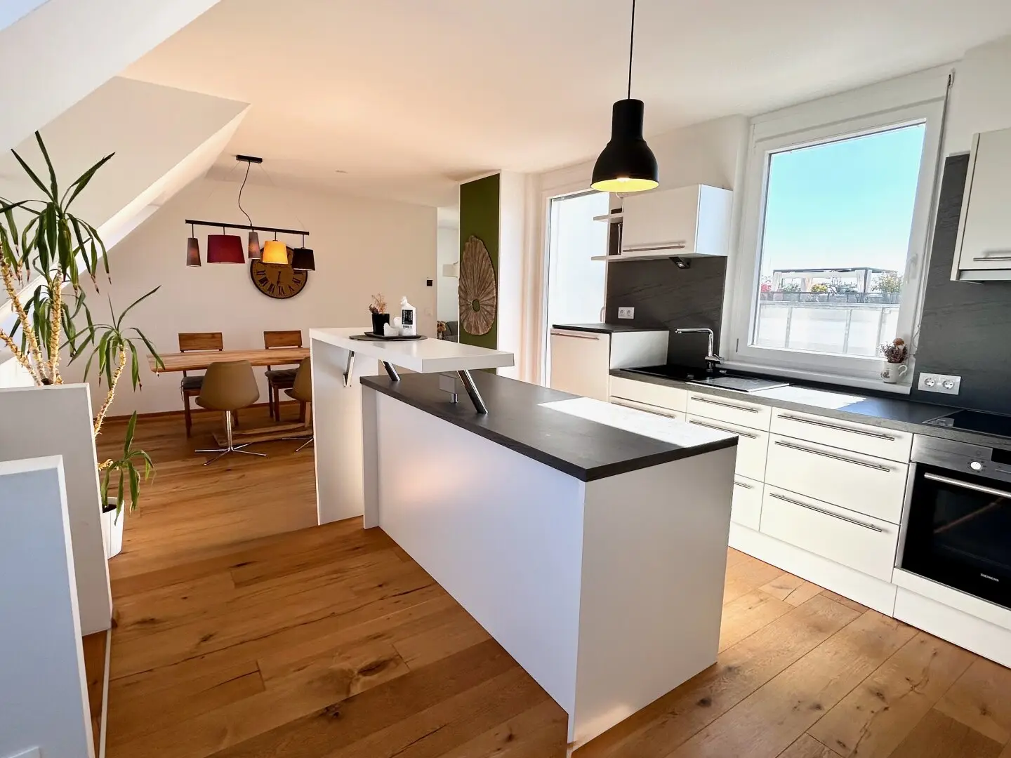 Ruhige, sonnige Terrassen-Maisonette mit Fernblick