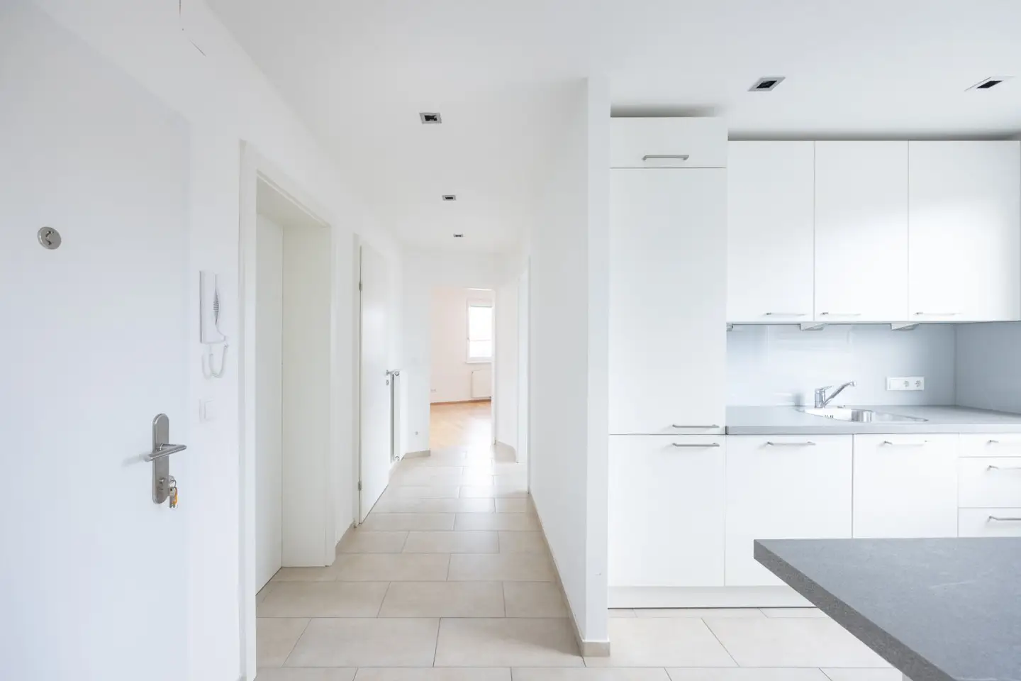 Beautiful 67m² 2-room attic apartment with 24m² terrace without elevator for athletes and fitness enthusiasts