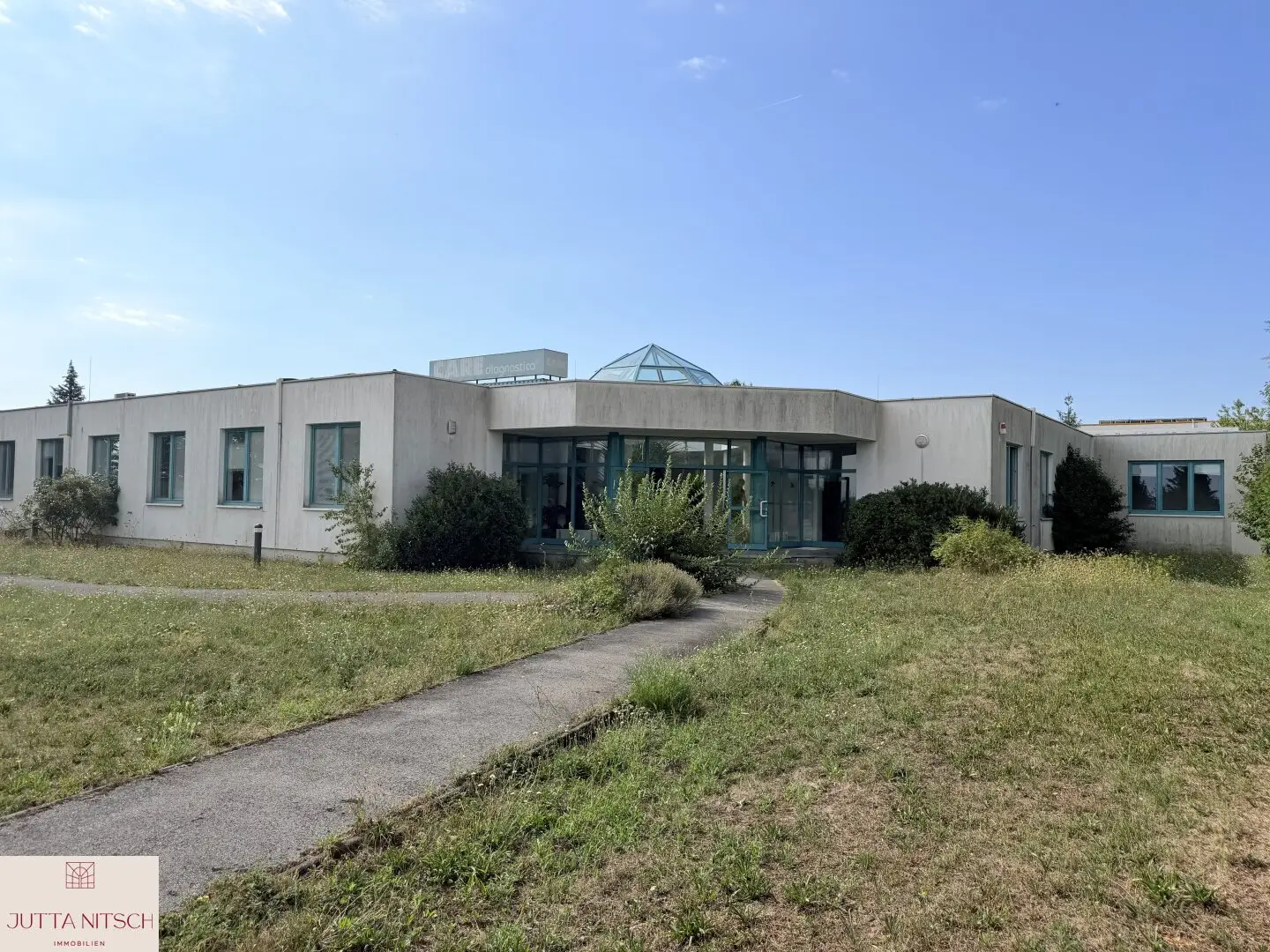 Versatile commercial property ideal for pharma, laboratory and production with expansion potential Traiskirchen