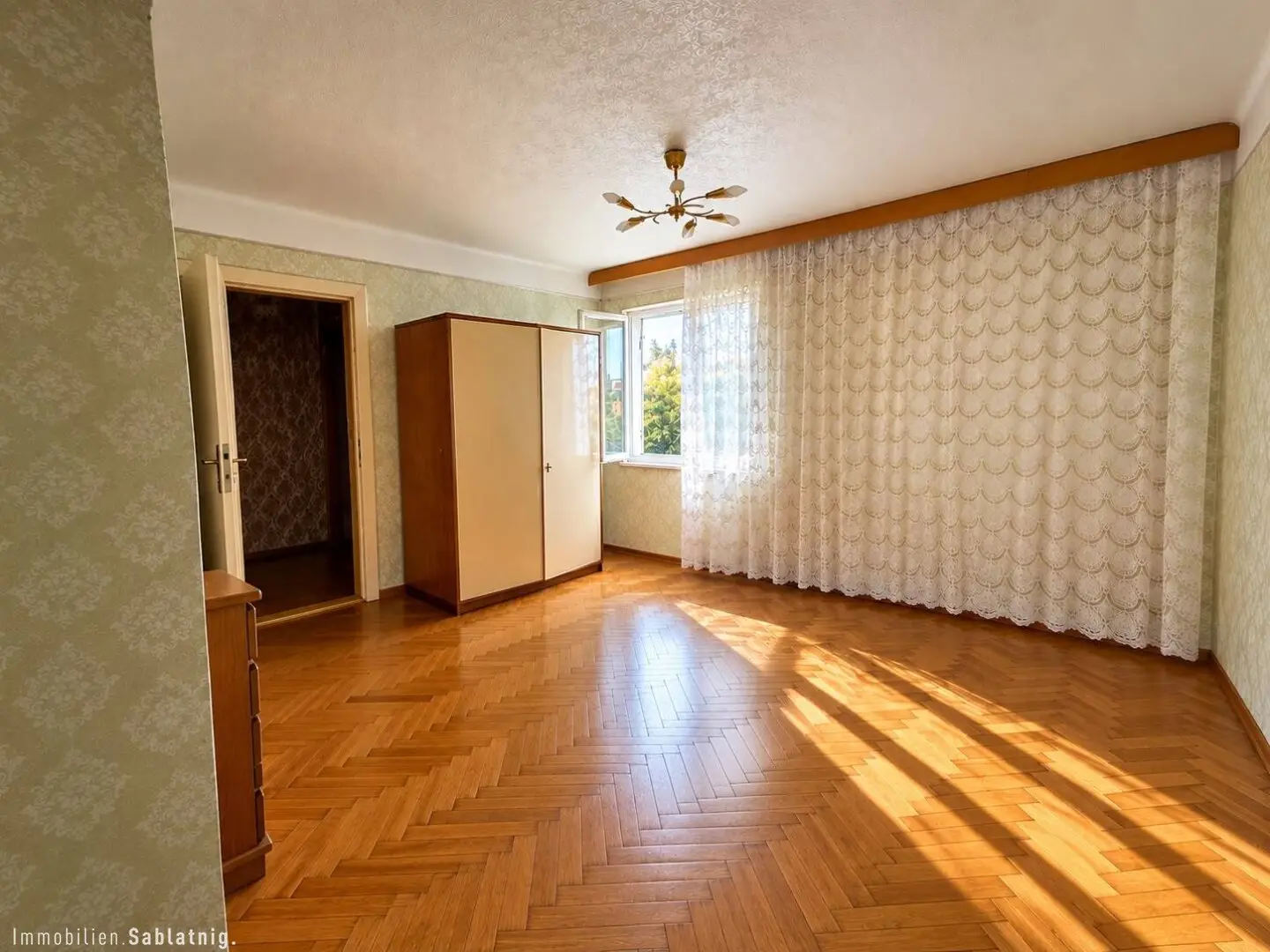 EINFAMILIENHAUS! 696 M² GRUNDSTÜCK! POTENZIAL! Sanierungsbedürftiges Haus mit viel Raum für individuelle Gestaltung!