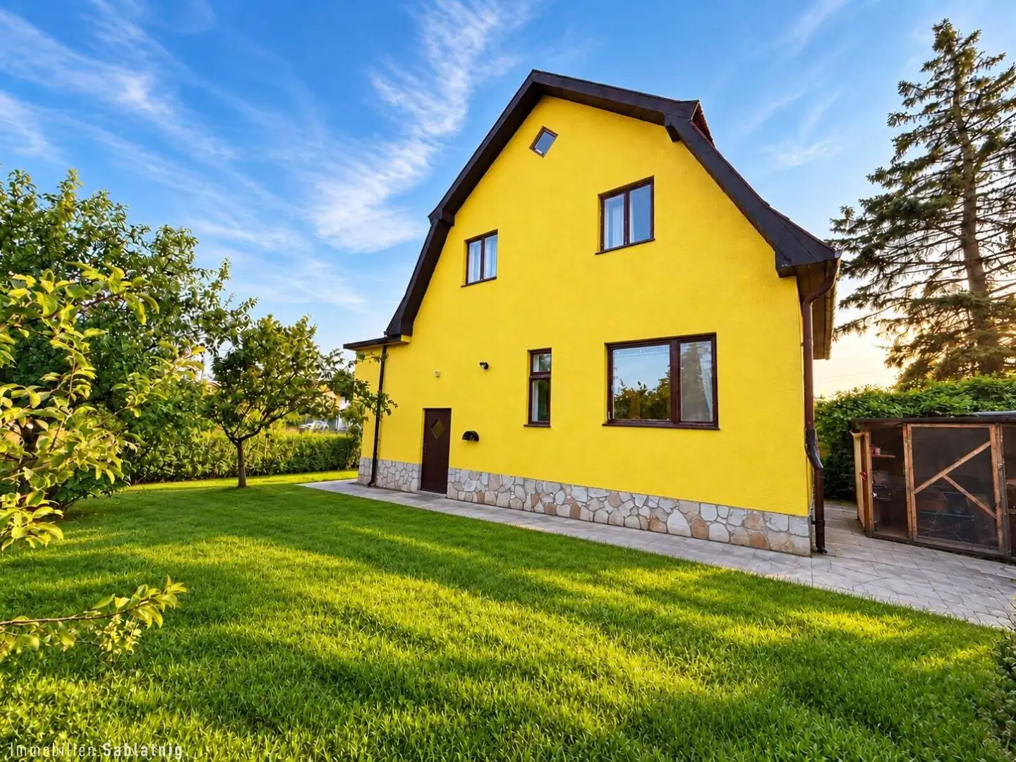 Single Family House 696 m² Plot Potential Renovation Required House with Plenty of Space for Individual Design