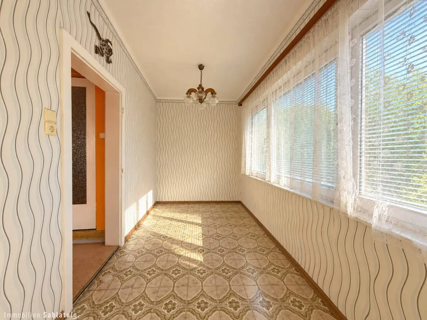 EINFAMILIENHAUS! 696 M² GRUNDSTÜCK! POTENZIAL! Sanierungsbedürftiges Haus mit viel Raum für individuelle Gestaltung!