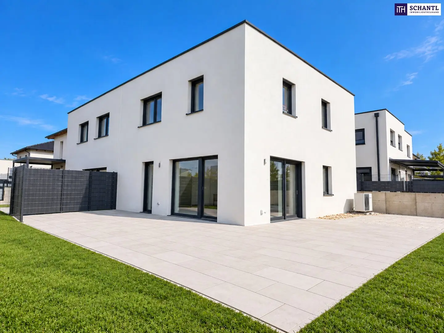 OUT OF VIENNA. INTO YOUR OWN HOUSE! 181 m² living and usable area, XXL terrace &amp; large garden – SECURE A VIEWING NOW!','de':null