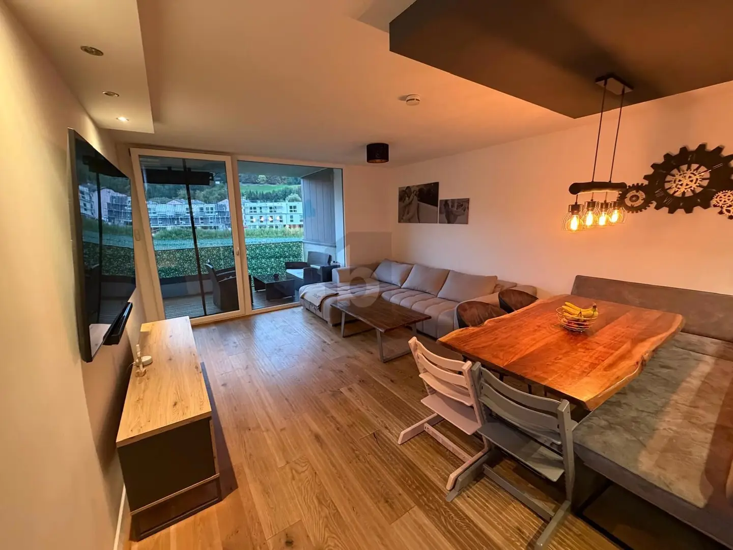 Wohnung with large balcony and underground parking