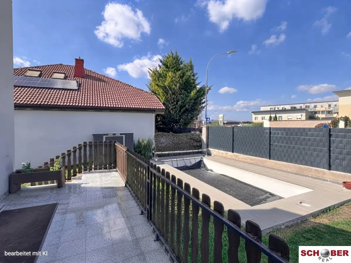 Großzügiges Zweiparteienhaus mit Salzwasserpool, Terrassen und Top-Anbindung