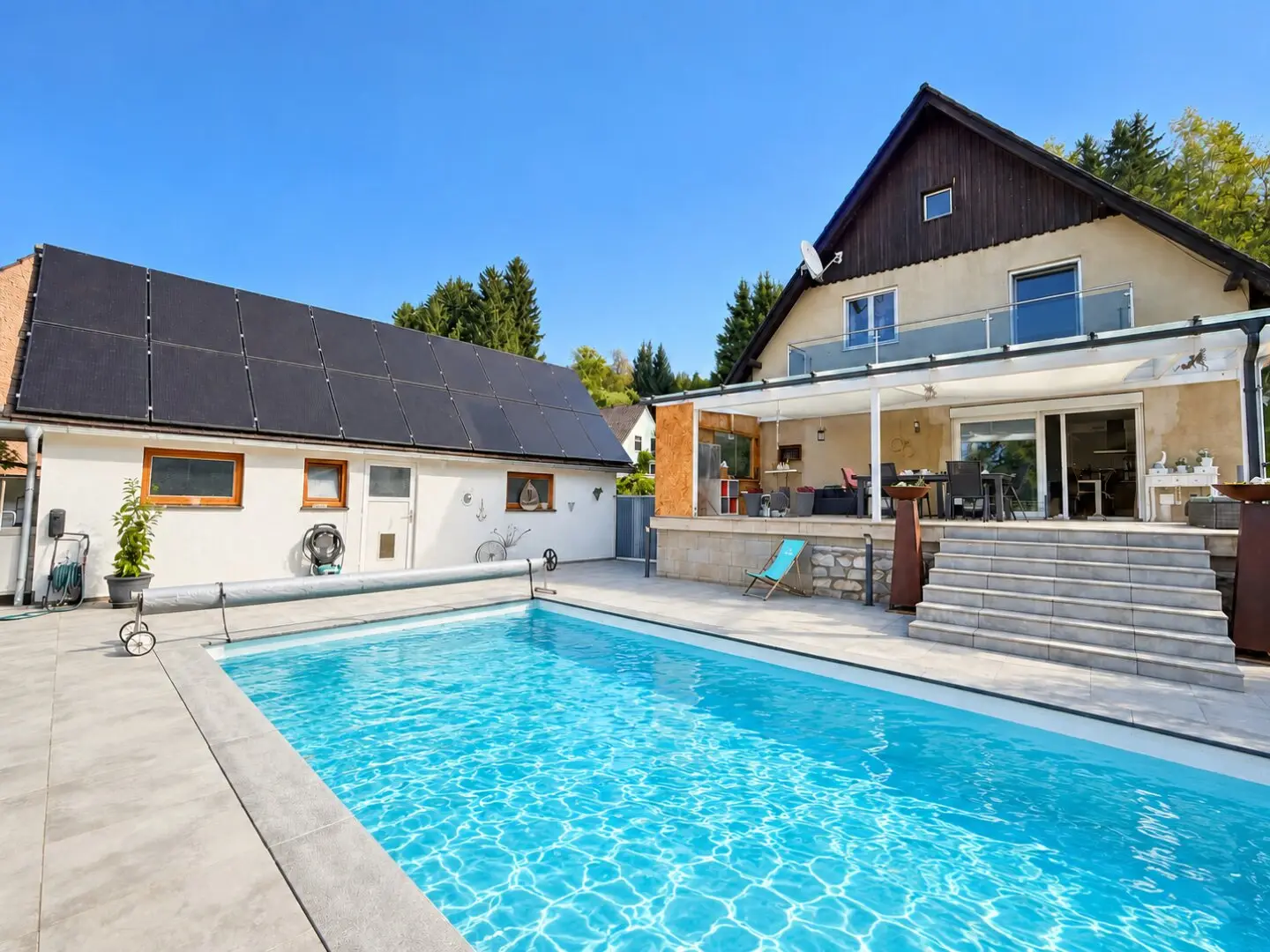 Saniertes Einfamilienhaus mit Pool, Outdoorküche &amp; Wirtschaftsgebäude