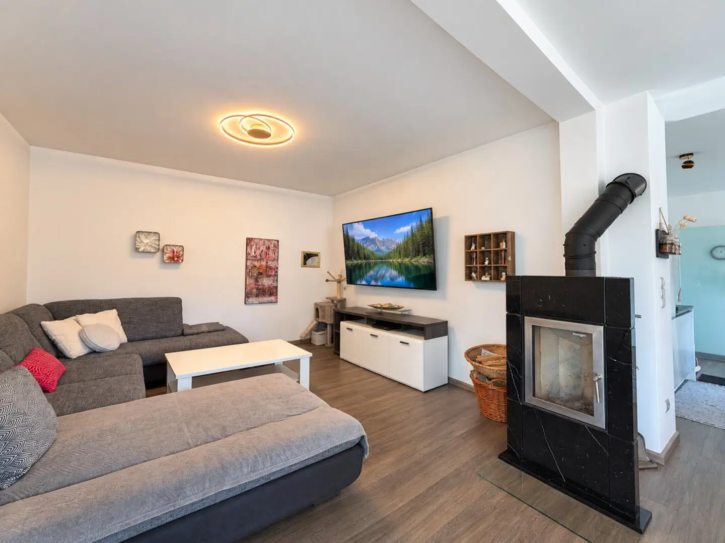 Saniertes Einfamilienhaus mit Pool, Outdoorküche &amp; Wirtschaftsgebäude