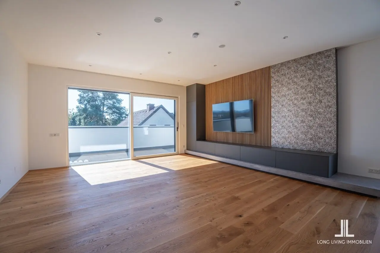 With the elevator directly into your exclusive penthouse | High-end equipment and 3 underground garage spaces included