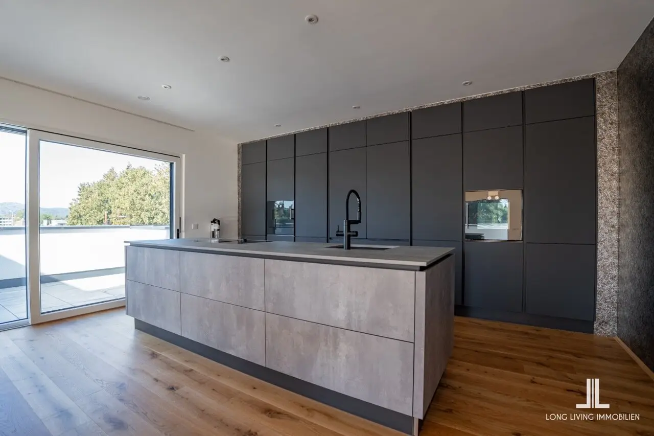 With the elevator directly into your exclusive penthouse | High-end equipment and 3 underground garage spaces included